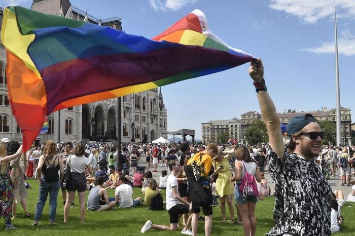 Hungary: Gay Pride thousands in the square
